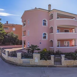  Apartman Marich